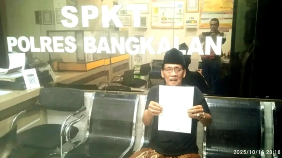 MINTA KEADILAN: Suli melaporkan dugaan penipuan berkedok MBG ke Mapolres Bangkalan Senin (20/10/2025). (IBNU ABDILLA UNTUK JPRM)
