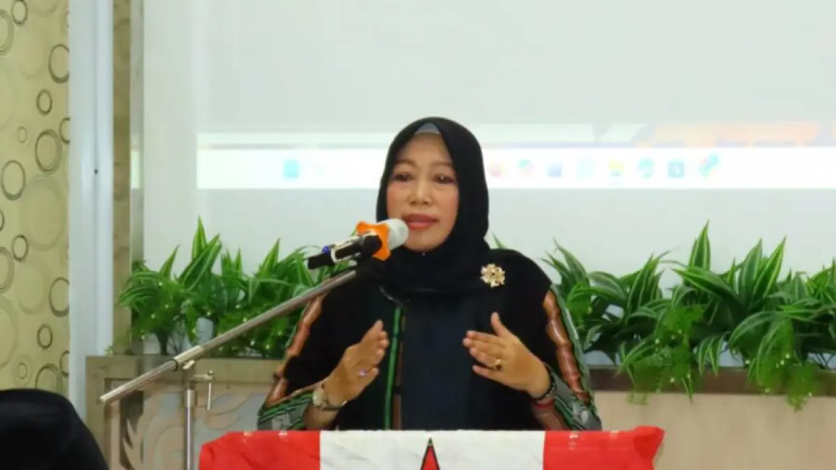 BERI ARAHAN: Anggota Komisi VIII DPR RI Ansari saat menghadiri kegiatan di Hotel Cahaya Berlian, Rabu (6/5).