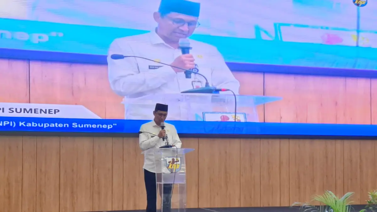 MELAYANI: Sekretaris Kabupaten (Sekkab) Sumenep Agus Dwi Saputra saat menyampaikan sambutan dalam acara pelantikan DPD KNPI Sumenep di Hotel Myze Sumenep, Rabu (13/5).