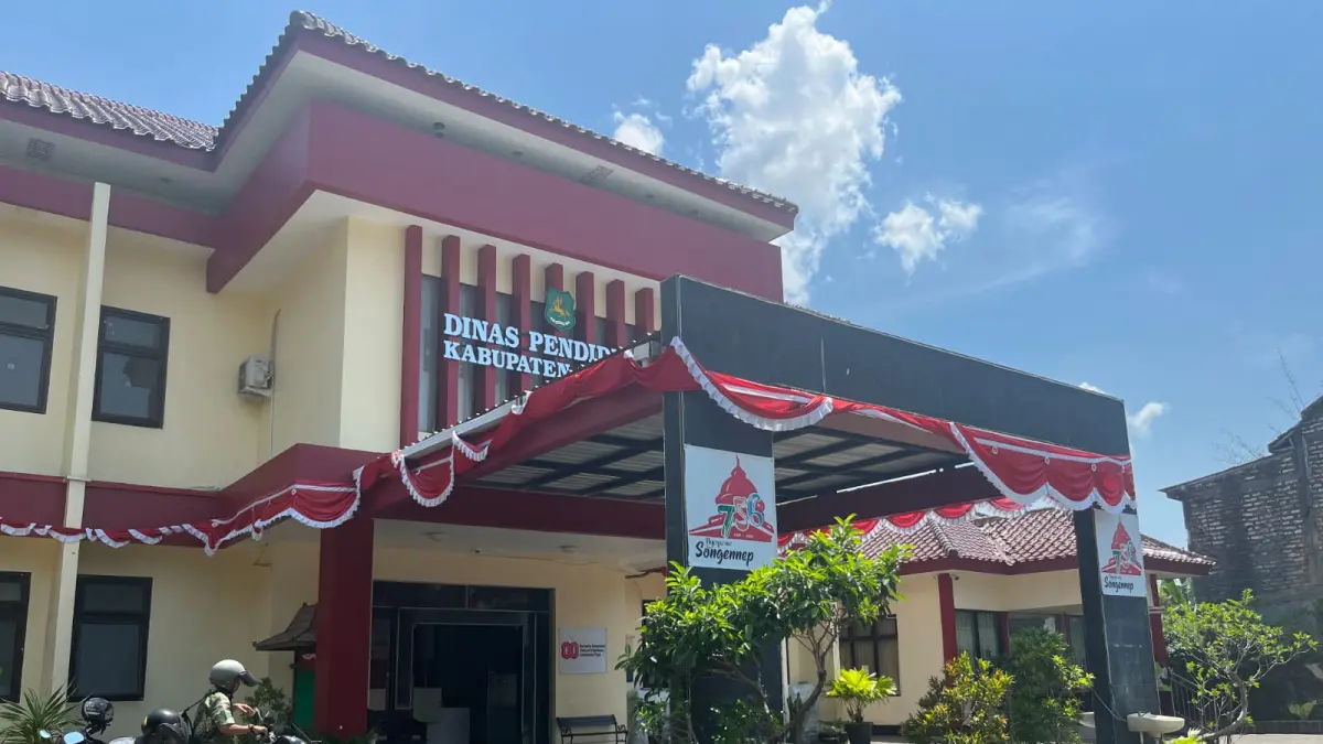 MEGAH: Keberadaan kantor Dinas Pendidikan Sumenep yang berlokasi di Desa Kolor, Kecamatan Kota, pada Senin (11/5).