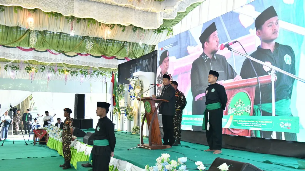 BERWIBAWA: Bupati Sumenep Achmad Fauzi Wongsojudo menyampaikan sambutan di acara pelantikan pengurus PCNU Sumenep masa khidmat 2026-2031 di Ponpes Al-Karimiyyah Desa Braji, Kecamatan Gapura pada Sabtu (16/5).