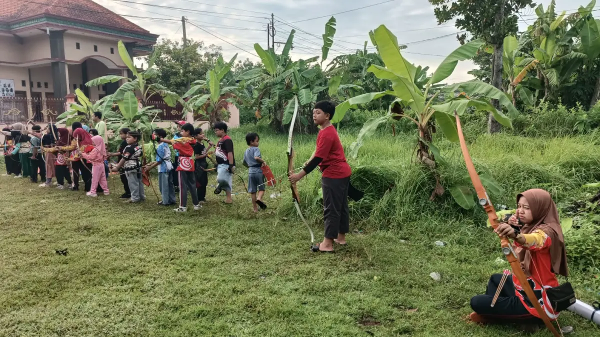 GIAT: Atet panahan tradisional Bangkalan menggelar latihan bersama, Sabtu (16/5).