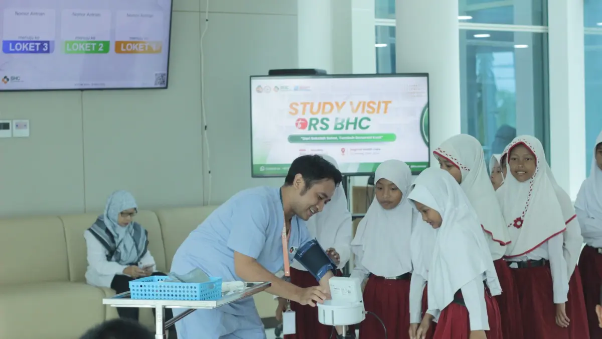 Siswa Kelas 4 FIES Study Visit ke Rumah Sakit BHC.
