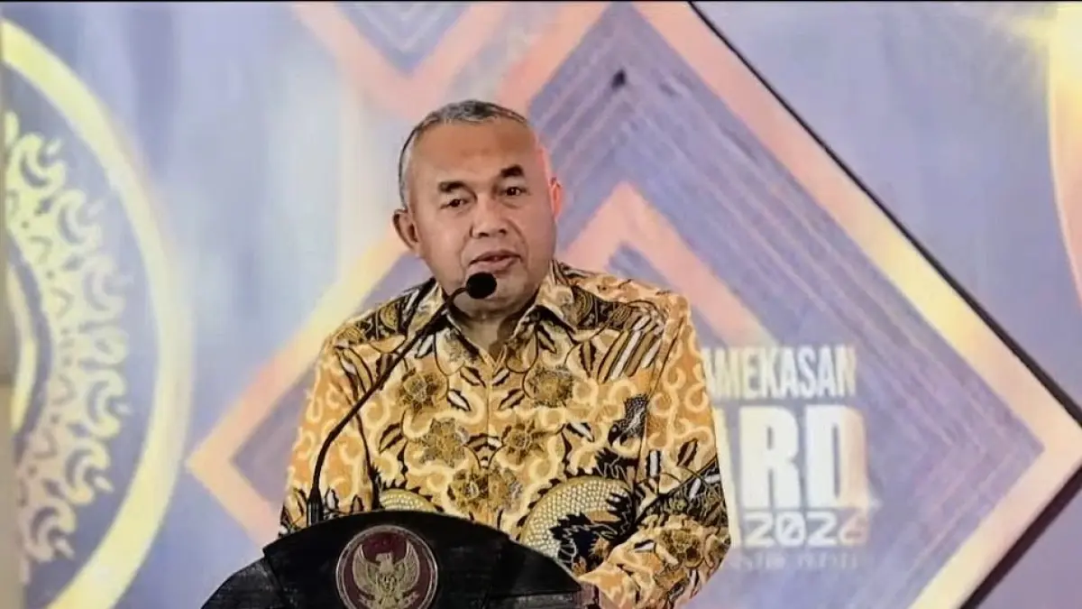 BERI ARAHAN: Kepala Dispendukcapil Pamekasan Agus Budi Santoso menyampaikan pidato dalam kegiatan bimtek di Malang, Jumat (8/5).