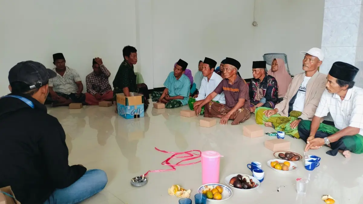 SOSIALISASI: Calon penerima bantuan mengikuti sosialisasi program BSPS di Desa Torjunan, Kecamatan Robatal, Sampang, beberapa waktu lalu.