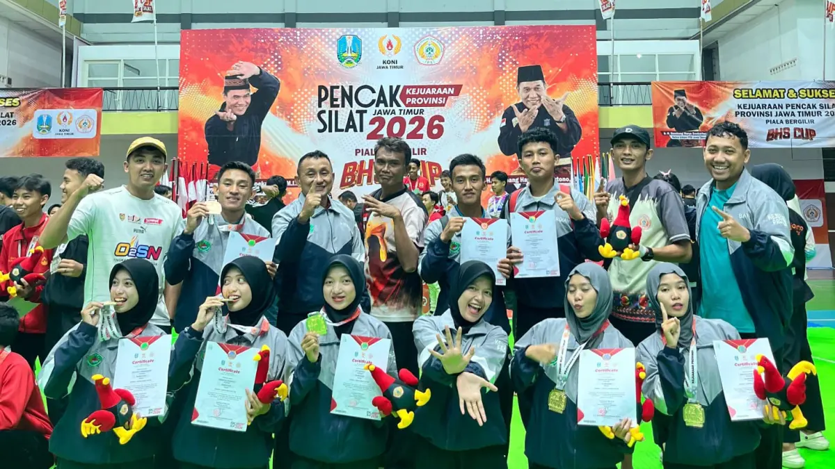 KOMPAK: Atlet IPSI Pamekasan berfoto bersama saat tampil di Kejurprov yang dilaksanakan di Surabaya, Kamis (21/5).
