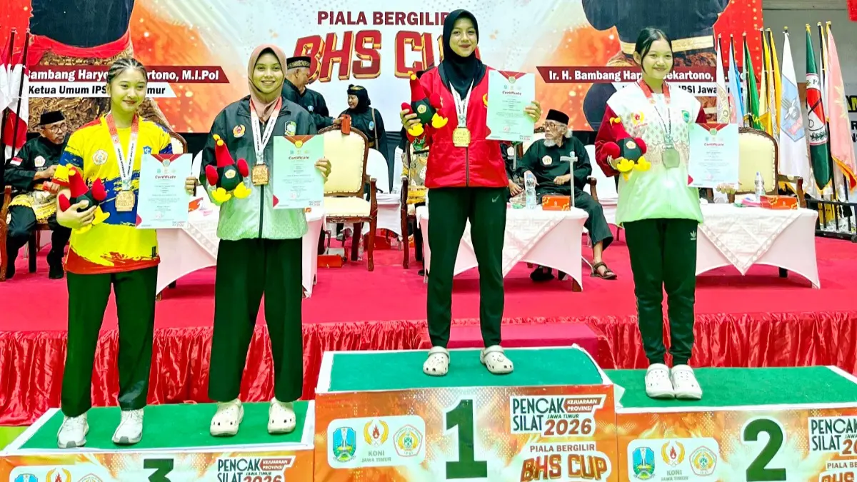 FOKUS: Atlet IPSI Sumenep Arya Putra Fernanda (merah) saat berlaga di babak penyisihan kejurprov di Surabaya pada Senin (18/5). (MOH. YONO UNTUK JPRM)