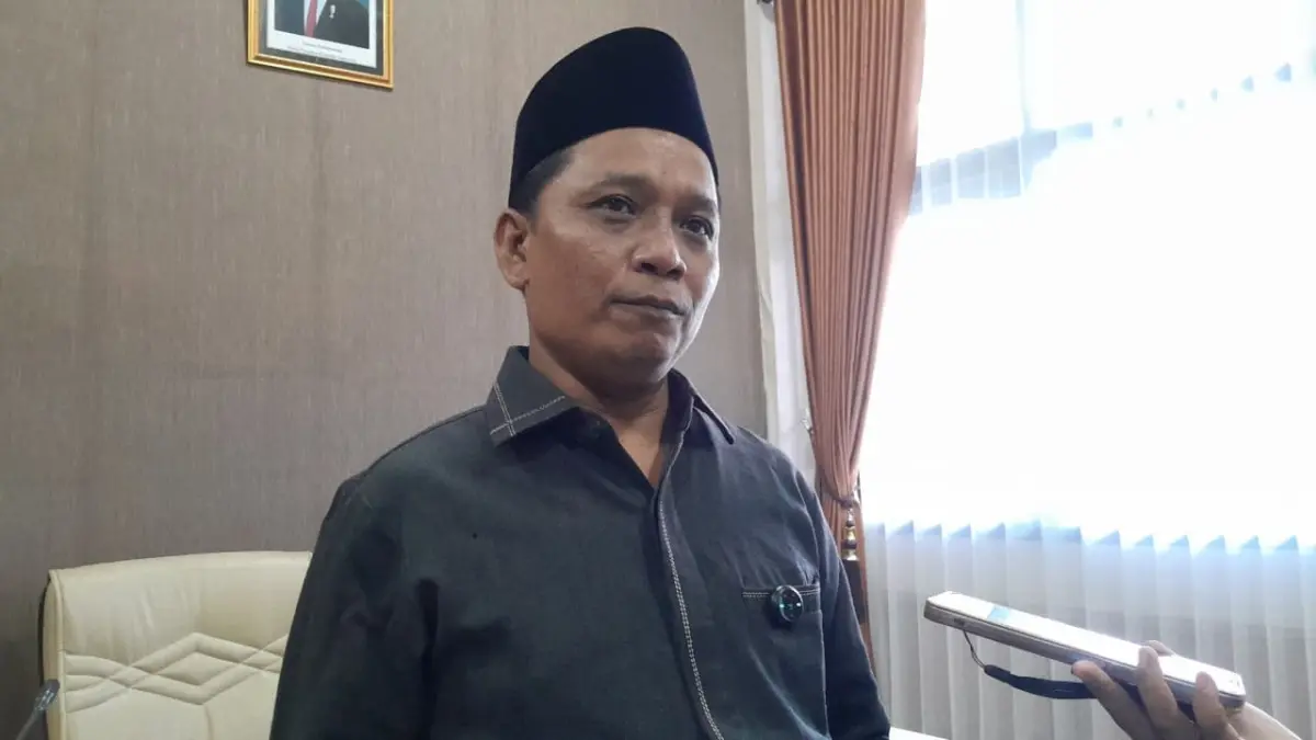 TEGAS: Anggota Komisi IV DPRD Pamekasan Moh. Hasyim Ashari saat ditemui di ruang kerjanya