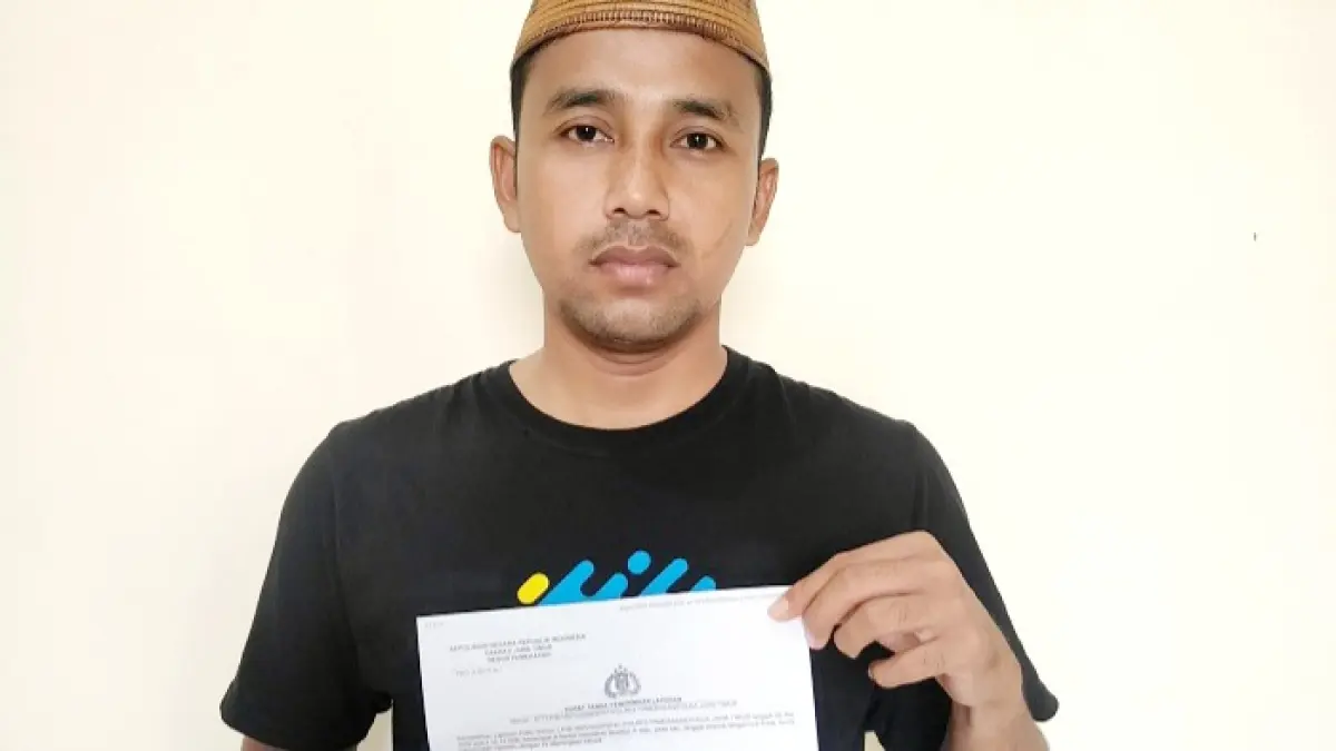 JALAN HUKUM: Abd. Warits saat ditemui di rumahnya Senin (25/5). (MOH. IQBAL AFGANI/JPRM)