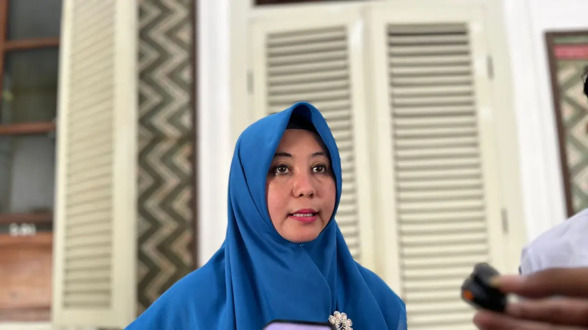TEGAS: Kepala BPJS Kesehatan Cabang Pamekasan Galih Anjung Sari saat doorstop di Pendopo Ronggosukowati, Senin (25/5).