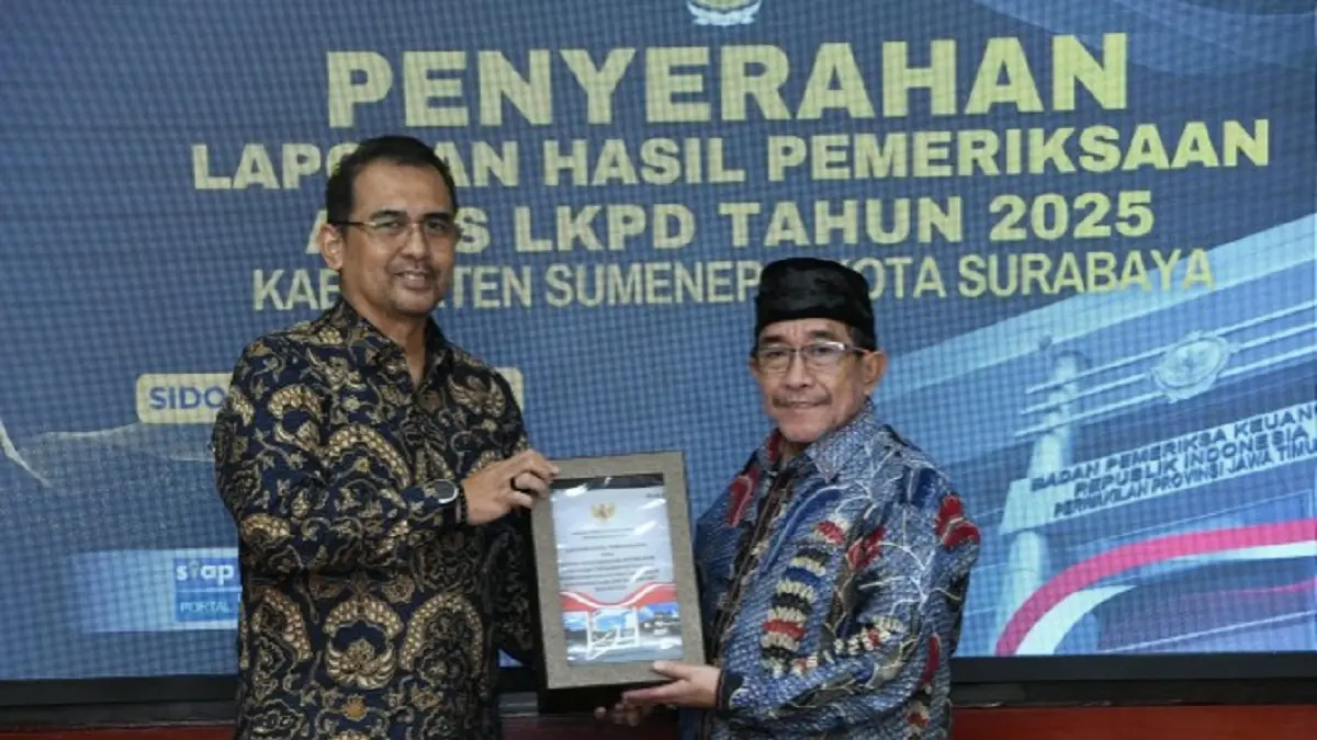 BERPRESTASI: Wakil Bupati Sumenep Imam Hasyim saat menerima Laporan Hasil Pemeriksaan BPK RI atas LKPD Kabupaten Sumenep Tahun Anggaran 2025 di Kantor Perwakilan BPK RI Provinsi Jawa Timur, Sidoarjo, Selasa (26/5).