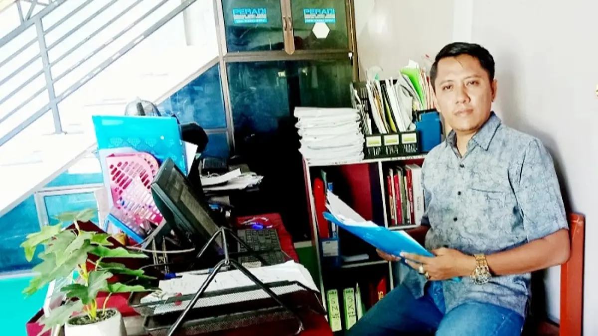 TEGAS: Noor Fajari Roziq selaku kuasa hukum terlapor perkara dugaan penipuan memberikan keterangan pers. (NOOR FAJARI ROZIQ UNTUK JPRM)