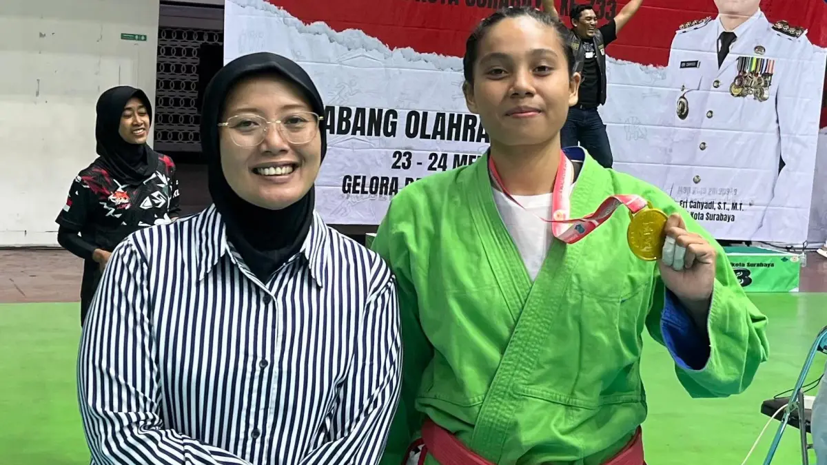 BERPRESTASI: Atlet PJSI Sampang berpose usai mengikuti kejuaraan Piala Wali Kota Surabaya, di Surabaya, Minggu (24/5)