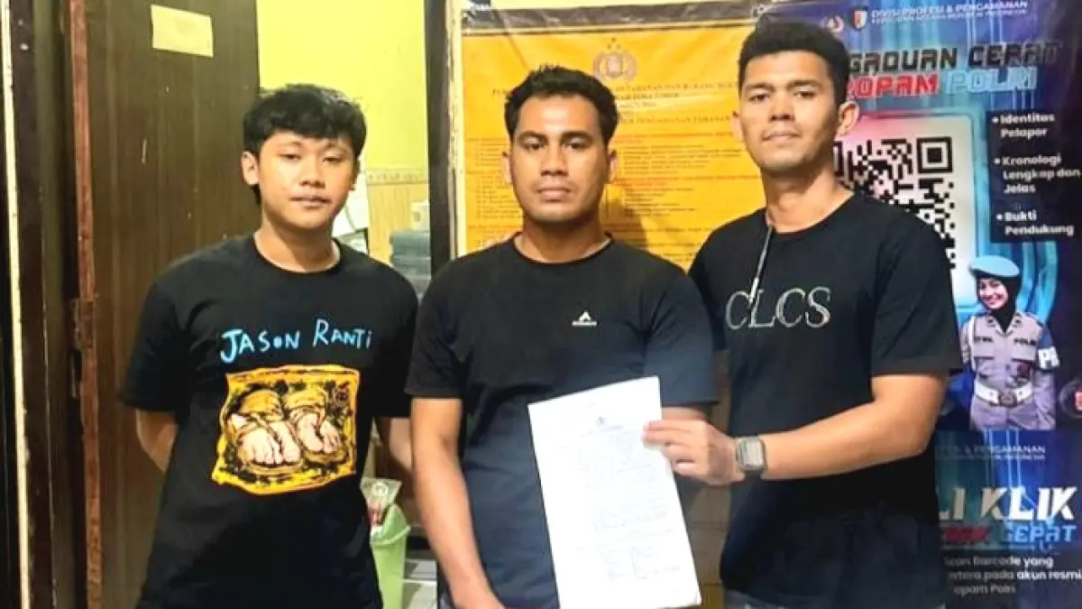 DIAMANKAN: Tersangka Tohir diringkus polisi di ruang tahanan dan barang bukti (tahti) Mapolres Sampang, Minggu (24/5). (POLRES SAMPANG UNTUK JPRM)