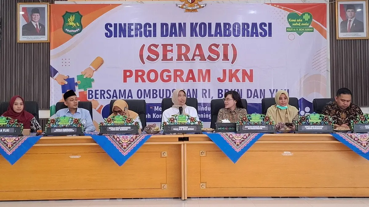 FOKUS: Direktur RSUD dr H Moh. Anwar Sumenep Erliyati saat menyampaikan sambutan dalam acara Serasi Program JKN di Aula RSUDMA , Rabu (3/6).