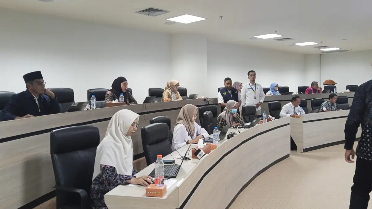 UJI KOMPETENSI: Peserta menjalani asesmen mutu pelayanan di Unair, Kamis (5/6)