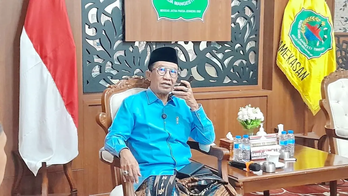 FOKUS: Bupati Pamekasan KH. Kholilurrahaman saat ditemui di Pringgitan Dalam Pendopo Ronggosukowati, Pamekasan.