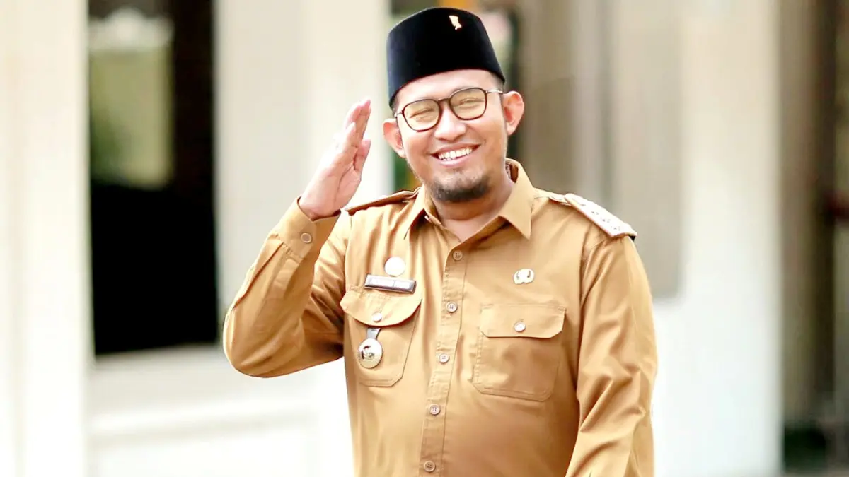 MELAYANI: Bupati Sumenep Achmad Fauzi Wongsojudo. (PROKOPIM UNTUK JPRM)