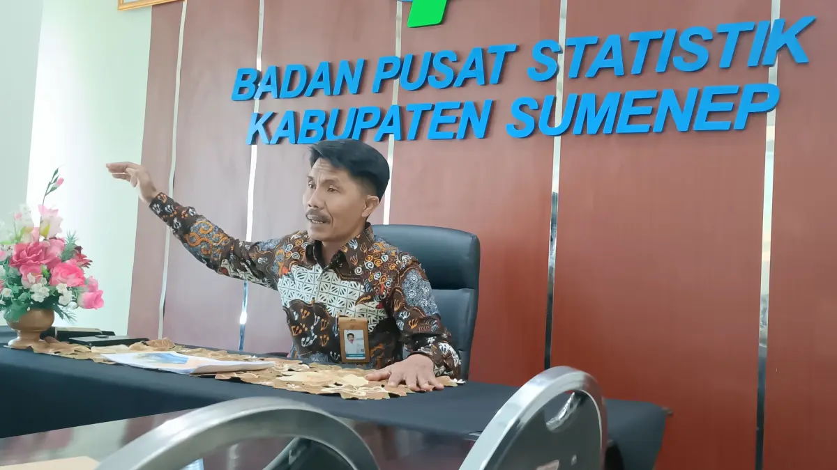  GELUTI DATA: Kepala BPS Sumenep Handoyo Wijoyo mensosialisasikan Sensus Ekonomi 2026 di kantornya, Selasa (2/6). 