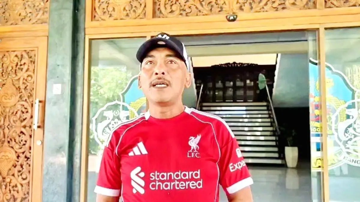 BERI KETERANGAN: Ketua Satgas MBG Bangkalan Bambang Budi Mustika, saat ditemui di kantornya Jumat (5/6). (SATGAS MBG UNTUK JPRM)