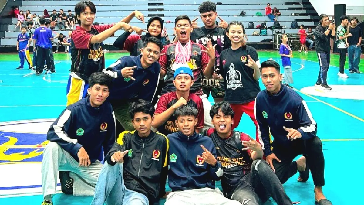 KOMPAK: Atlet KBI Pamekasan berfoto bersama usai meraih medali Kejuaraan Provinsi Kickboxing di Surabaya, Minggu (7/6). (KBI PAMEKASAN UNTUK JPRM)