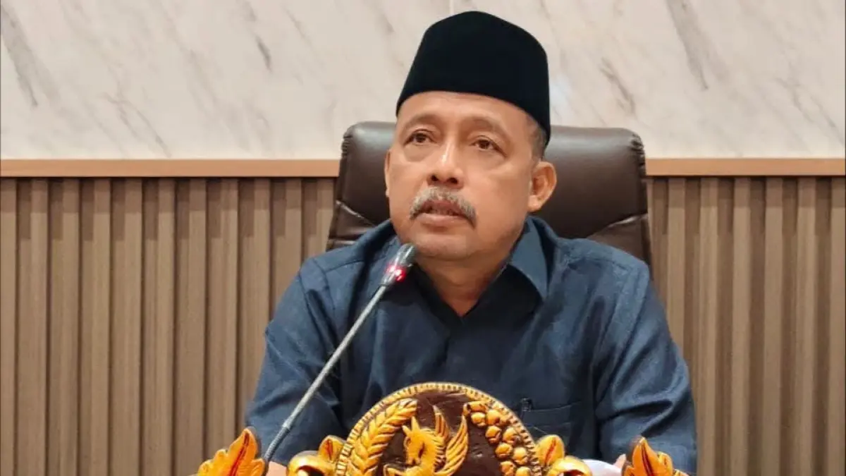 FOKUS: Ketua DPRD Sumenep saat memimpin rapat di ruang paripurna kantor dewan.&nbsp;