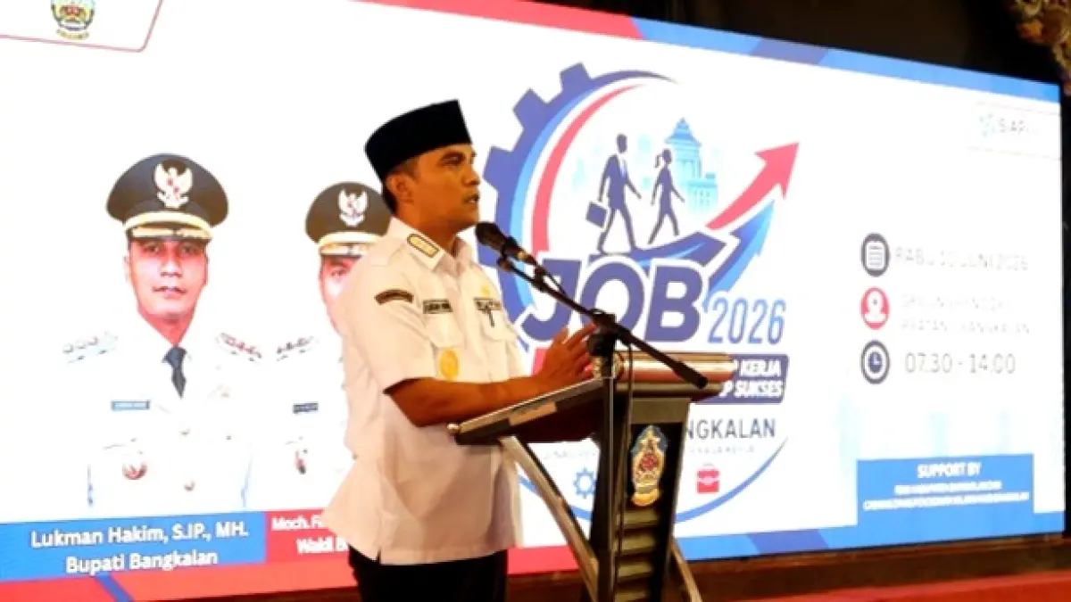 VISIONER: Bupati Bangkalan Lukman Hakim menyampaikan sambutan dalam acara pembukaan job fair di Pendopo Pratanu kantor pemkab Rabu (10/6). (VIVIN AGUSTIN HARTONO/JPRM)