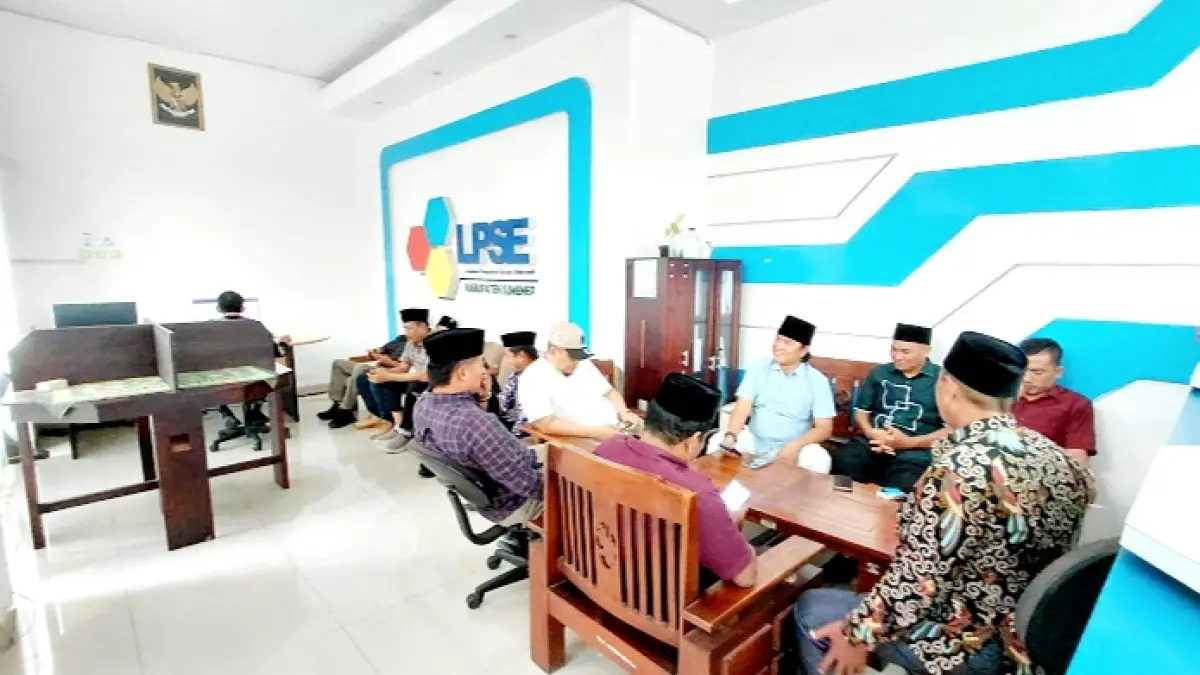 FOKUS: Komisi III DPRD Sumenep saat melakukan sidak ke PBJ Sumenep, Kamis (11/6). (DPRD UNTUK JPRM)