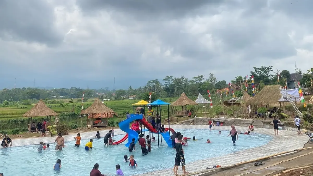 Kolam Renang Cikomboy