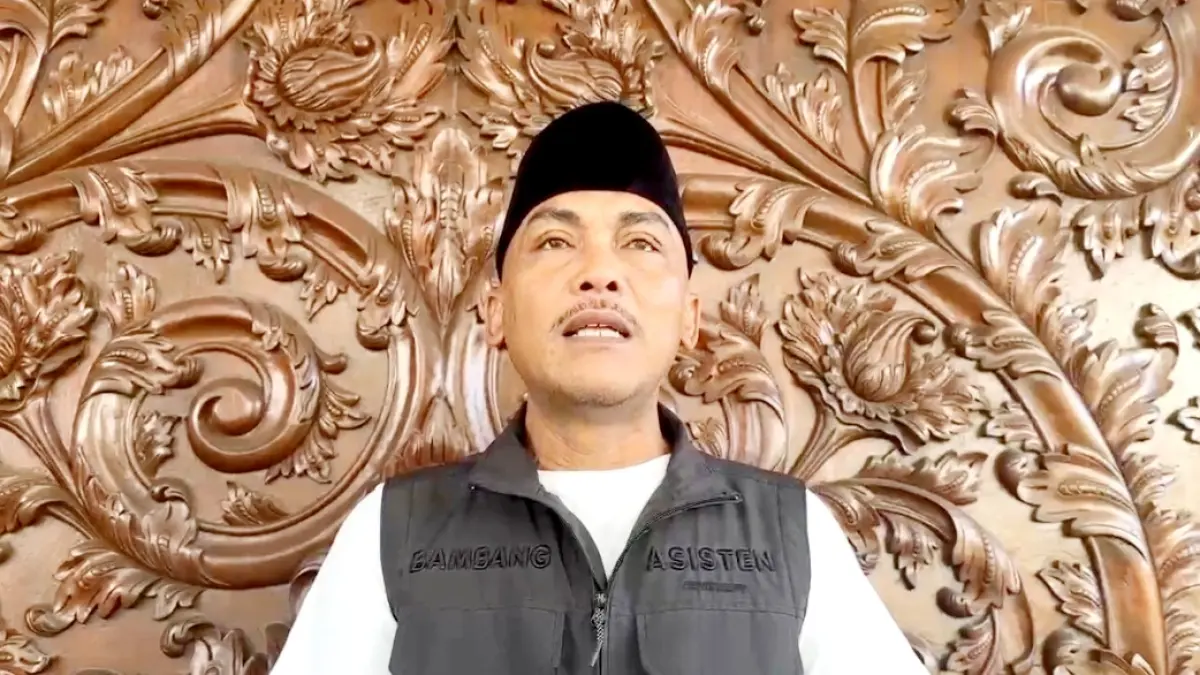 TERBUKA: Ketua Satgas MBG Bangkalan Bambang Budi Mustika memberikan keterangan di kantornya Jumat (12/6). (BAMBANG UNTUK JPRM)
