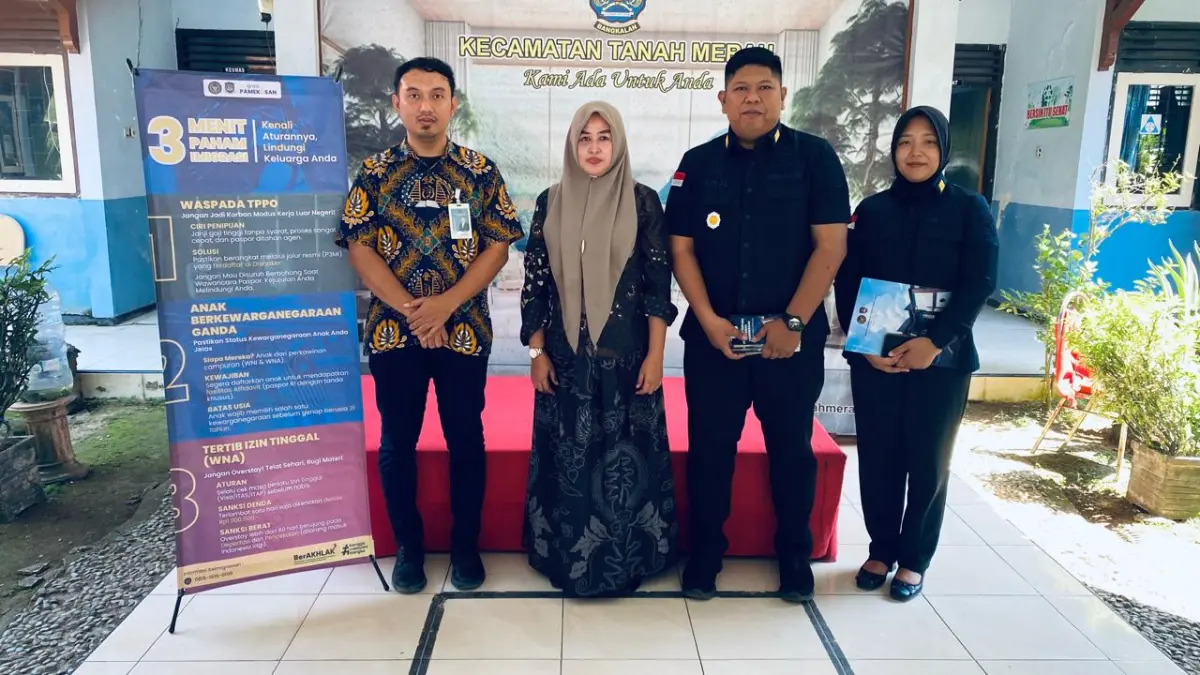 TURBA: Kantor Imigrasi Kelas II Non TPI Pamekasan menggelar Sosialisasi Imigrasi Terpadu di Kecamatan Tanah Merah, Kabupaten Bangkalan.