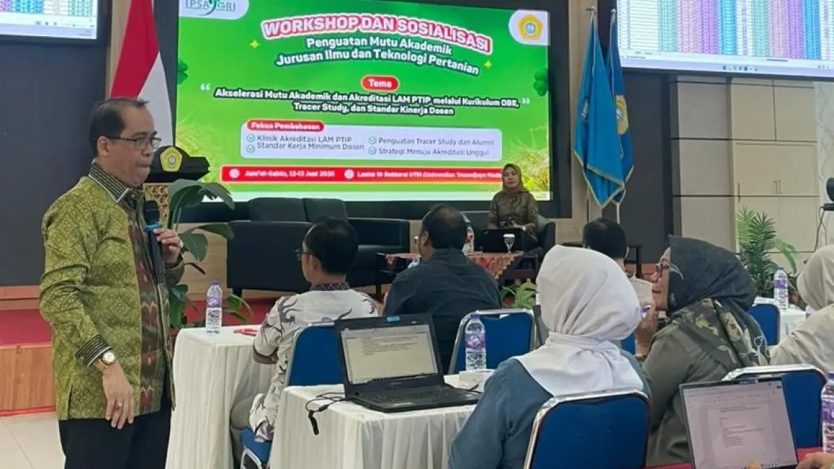 BERINTERAKSI: Peserta Workshop dan Sosialisasi Jaminan Mutu serta Borang LAM-PTIP sedang mendengarkan penjelasan pemateri di Gedung Rektorat Lantai 10 UTM, Jumat-Sabtu (12-13/6).