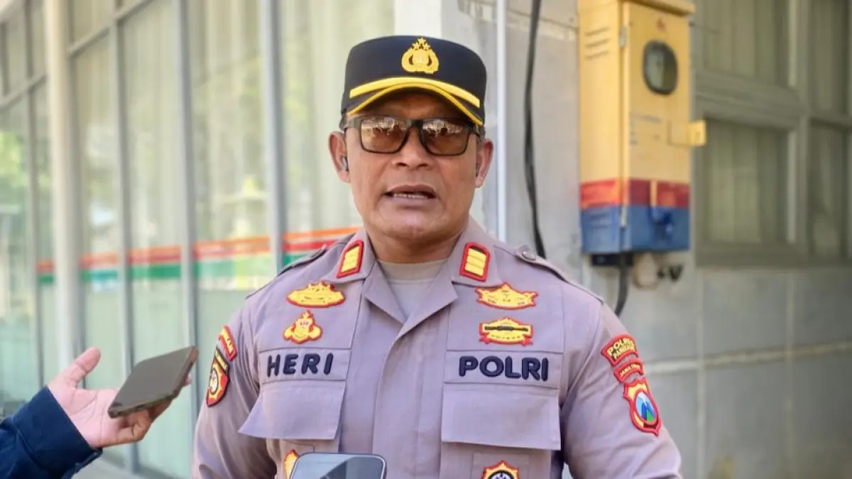 BERI KETERANGAN: Kapolsek Pamekasan AKP Heri Setiawan saat ditemui di kantor Inspektorat.