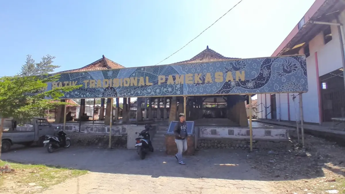 SUMBER PAD: Warga sedang beraktivitas di Pasar 17 Agustus yang berlokasi di Kelurahan Bugih, Pamekasan.