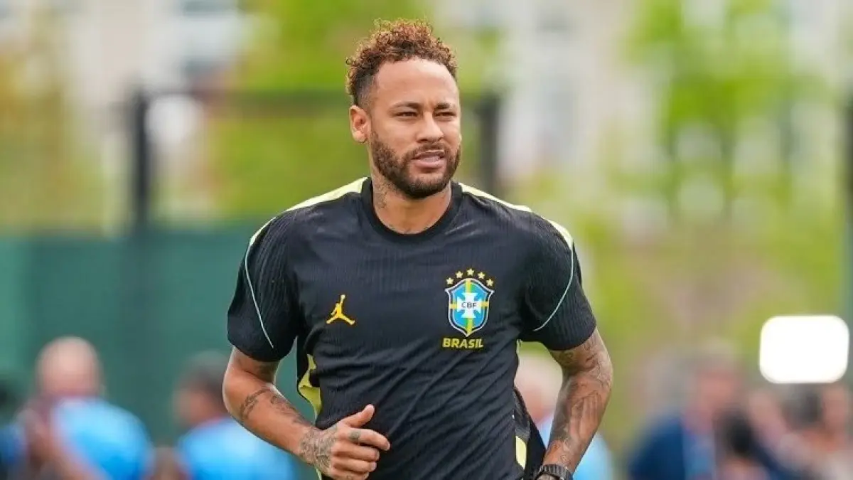 Neymar secara resmi bergabung dengan skuad Timnas Brazil. 