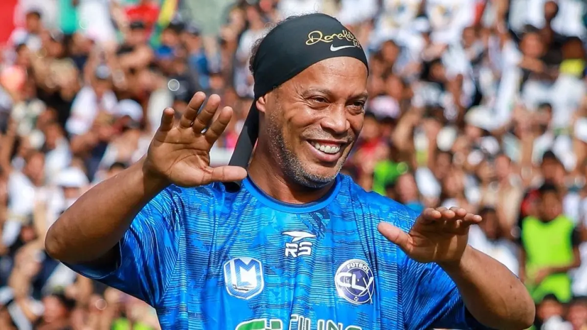 Ronaldinho secara resmi menandatangani kontrak dengan klub kasta ketiga Italia (Serie C), Ravenna FC.