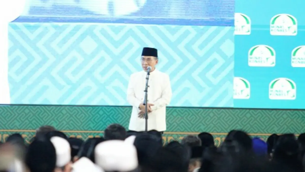 KHIDMAT: Ketua PBNU KH Yahya Cholil Staquf menyampaikan sambutan dalam penutupan Munas dan Konbes NU 2026 di Bangkalan Selasa (23/6).