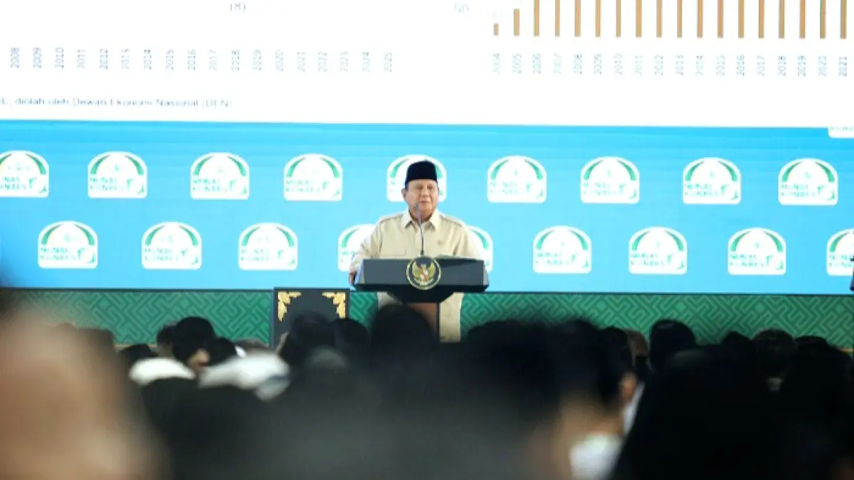MENGGELEGAR: Presiden Prabowo Subianto menyampaikan sambutan dan arahan dalam penutupan Munas dan Konbes NU 2026 di hadapan ribuan jemaah,&nbsp; Selasa (23/6).