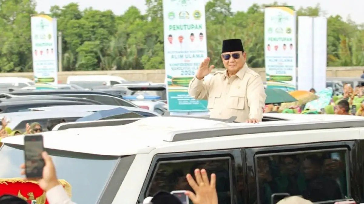 MERAKYAT: Presiden Prabowo Subianto saat tiba di lokasi Munas dan Konbes NU 2026 Selasa (23/6).