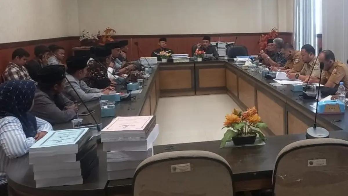 MINTA KEJELASAN: BPD Pesanggrahan melakukan audiensi ke DPRD Kabupaten Senin (22/6).
