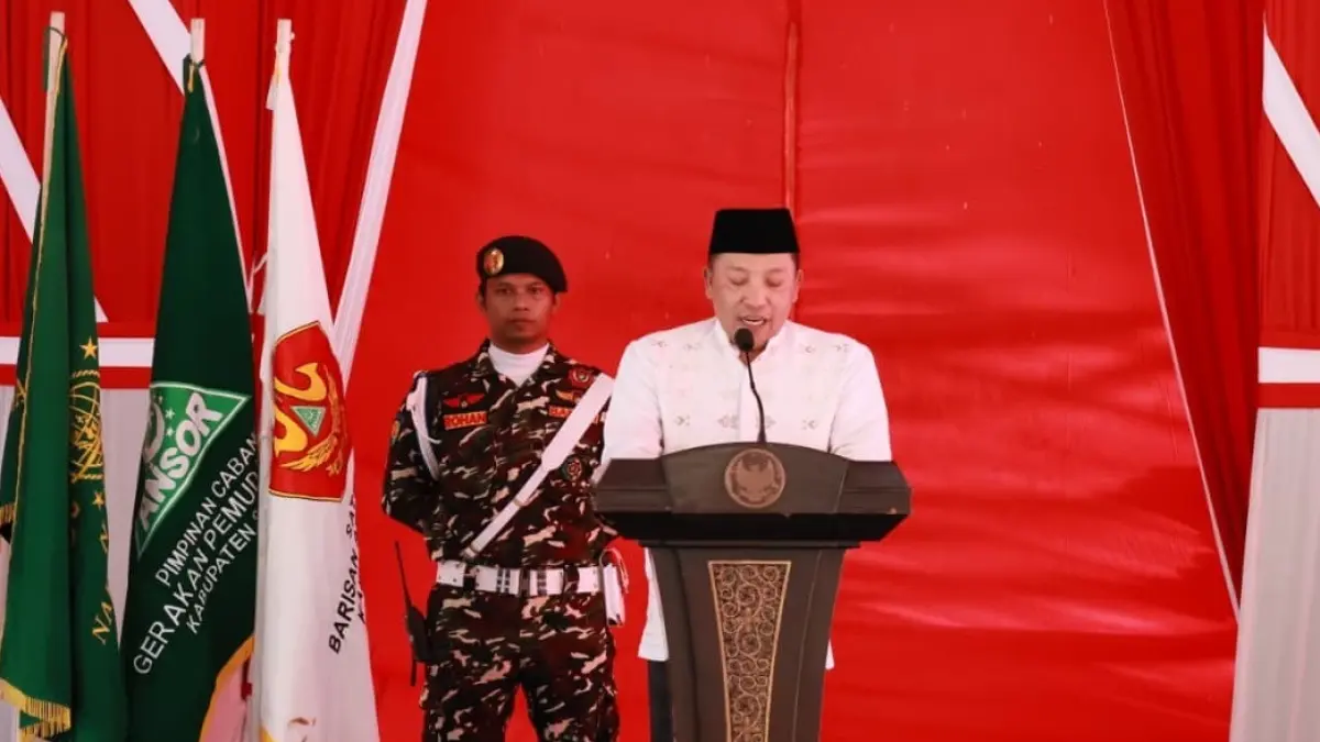 PEJABAT: Bupati Sampang Slamet Junaidi saat menyampaikna sambutan pada kegiatan pelantikan GP Ansor Sampang di Pendopo Trunojoyo, Minggu (28/6). (KOMINFO UNTUK JPRM)
