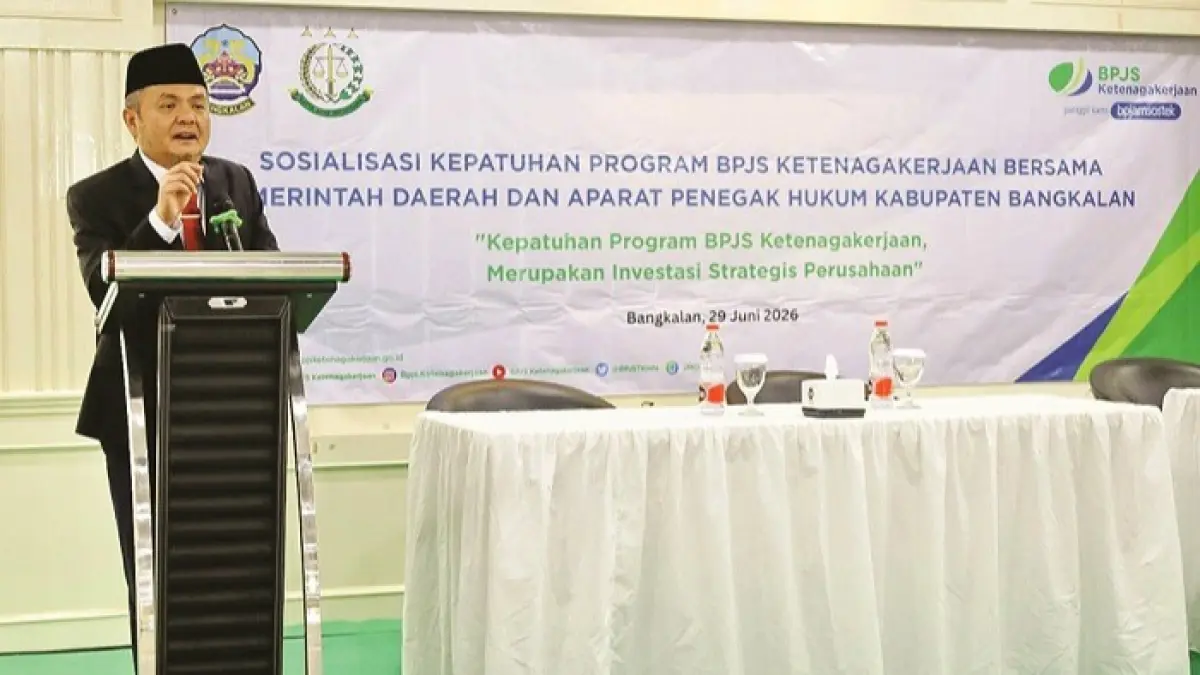 VISIONER: Wabup Bangkalan Moch. Fauzan Ja’far menyampaikan sambutan dalam acara sosialisasi yang dilaksanakan BPJamsostek di Jalan HOS Cokroaminoto, Bangkalan, Senin (29/6). (PROKOPIM UNTUK JPRM)