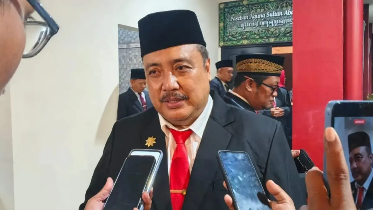PAPARAN: Kepala DPMD Sumenep Achmad Dzulkarnain diwawancara awak media usai dilantik di Pendopo Agung Keraton Sumenep Rabu (24/6).