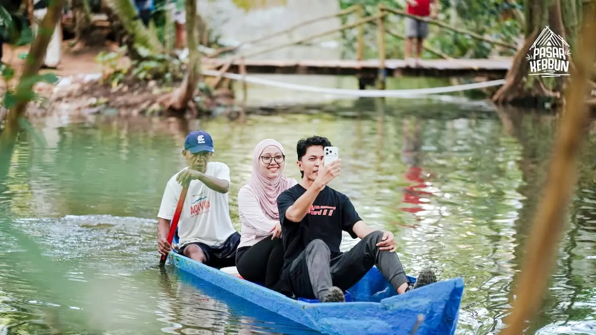 WISATA ALAM: Pengunjung tengah menikmati fasilitas di wisata Pasar Kebbun, Saronggi, Sumenep.