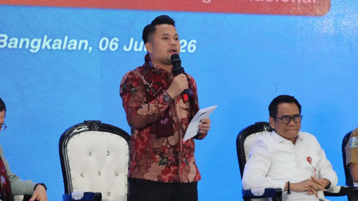 PEDULI: Anggota DPR RI Slamet Ariyadi saat memberikan pemaparan dalam festival Aspirasi di Bangkalan Senin (6/7). (BAM DPR RI UNTUK JPRM)