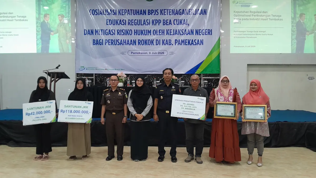SOSIALISASI: BPJS Kesehatan melakukan sosialisasi tentang pentingnya jaminan kesehatan bagi pekerja pabrik rokok.
