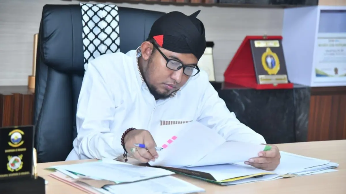 MERAKYAT: Bupati Sumenep Achmad Fauzi Wongsojudo.