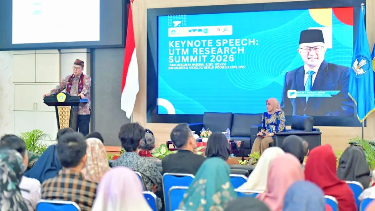 PENUH SEMANGAT: Kepala BRIN RI Prof. Dr. Ir. Arif Satria menjadi pembicara dalam kegiatan UTM Research Summit 2026. (UTM UNTUK JPRM)