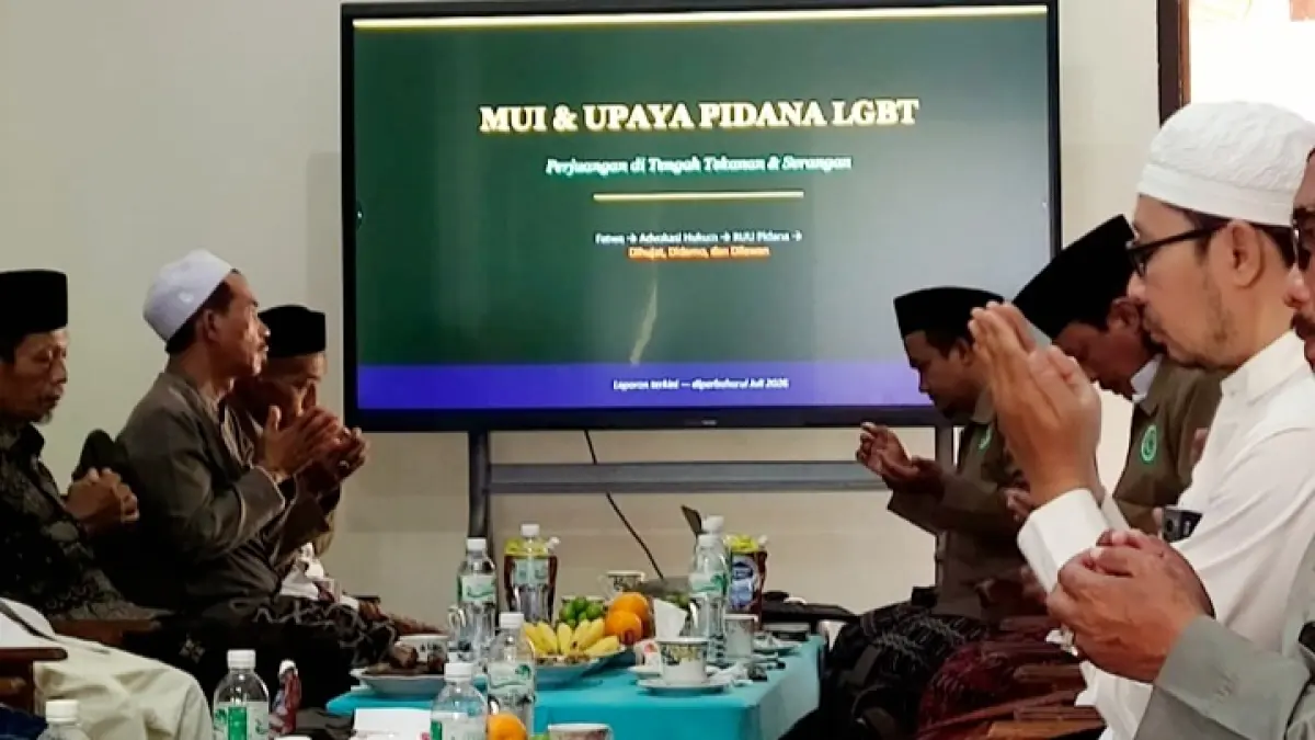 DEMI BANGSA: Pengurus MUI Sampang saat menghadiri kegiatan rakor MUI Korwil Madura membahas UU Pidana LGBT di Pamekasan, Senin (6/7). (MUI UNTUK JPRM)