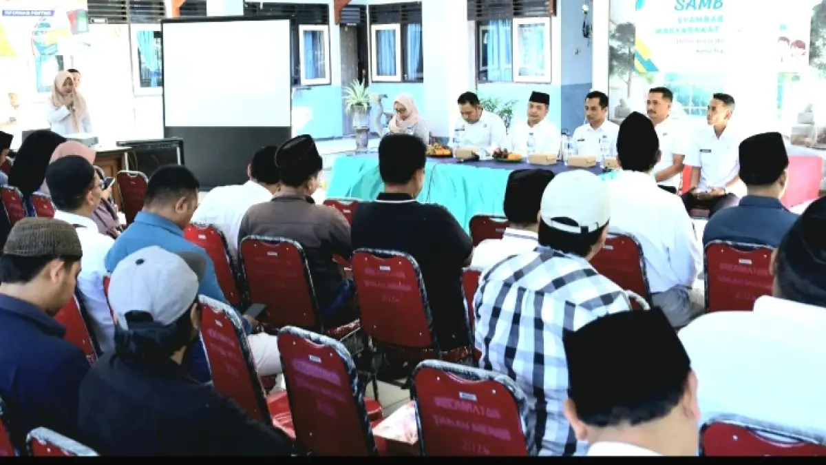 EDUKATIF: Puluhan peserta mengikuti sosialisasi Sambang di pendopo Kecamatan Tanah Merah, Bangkalan, Kamis (9/7). (JUPRI/JPRM)